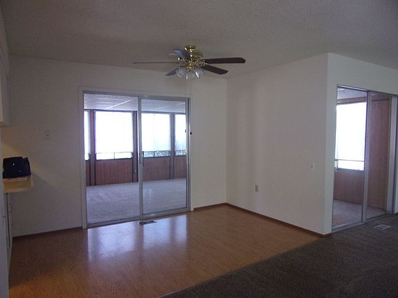 3rd image of 127 Lassen Cir