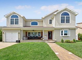 3660 Crest Rd, Wantagh, NY 11793