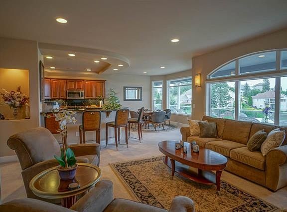 3rd image of 5904 N Woodview Ln