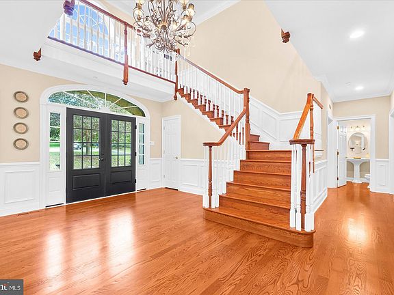 3rd image of 6 Greystone Cir
