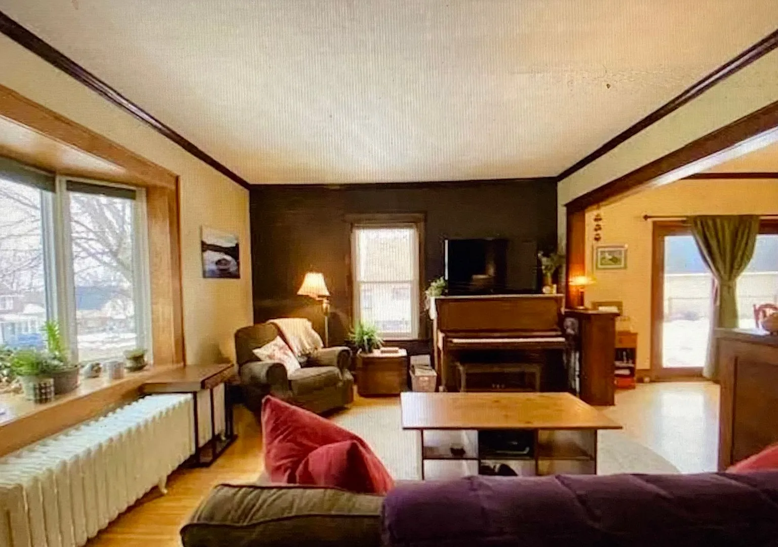 Available Now!- 3 bed 1 Bath Home! Don't Miss The Chance To Make This Your Home! Also $250 Off Fi... — Photo 4