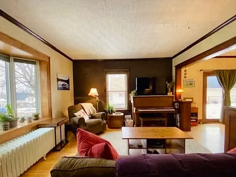 123 E Winona St — Photo 4