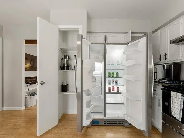 E 67th Pl — Photo 12