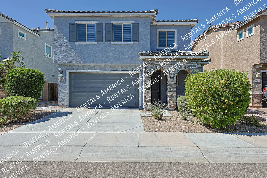 Move In Special 4 Bedroom 2.5 Bath In Glendale — Photo 2