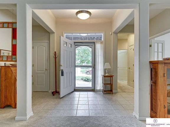 3rd image of 2618 Tulip Ln