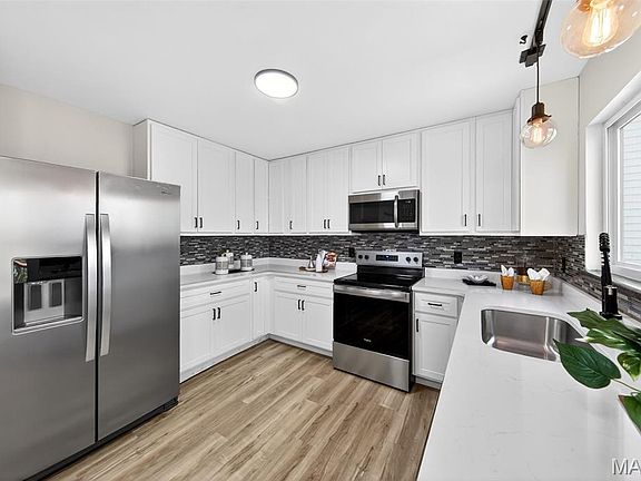 4th image of 411 Valparaiso Ct