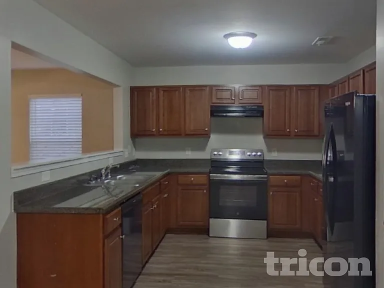 253 Aershire Ct — Photo 4