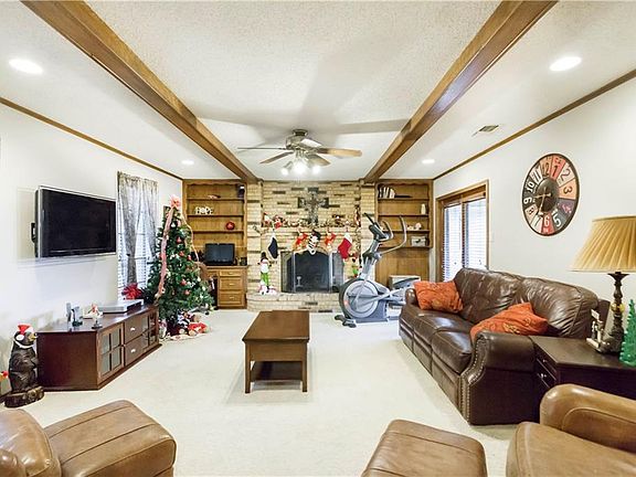 5th image of 400 Highland Dr