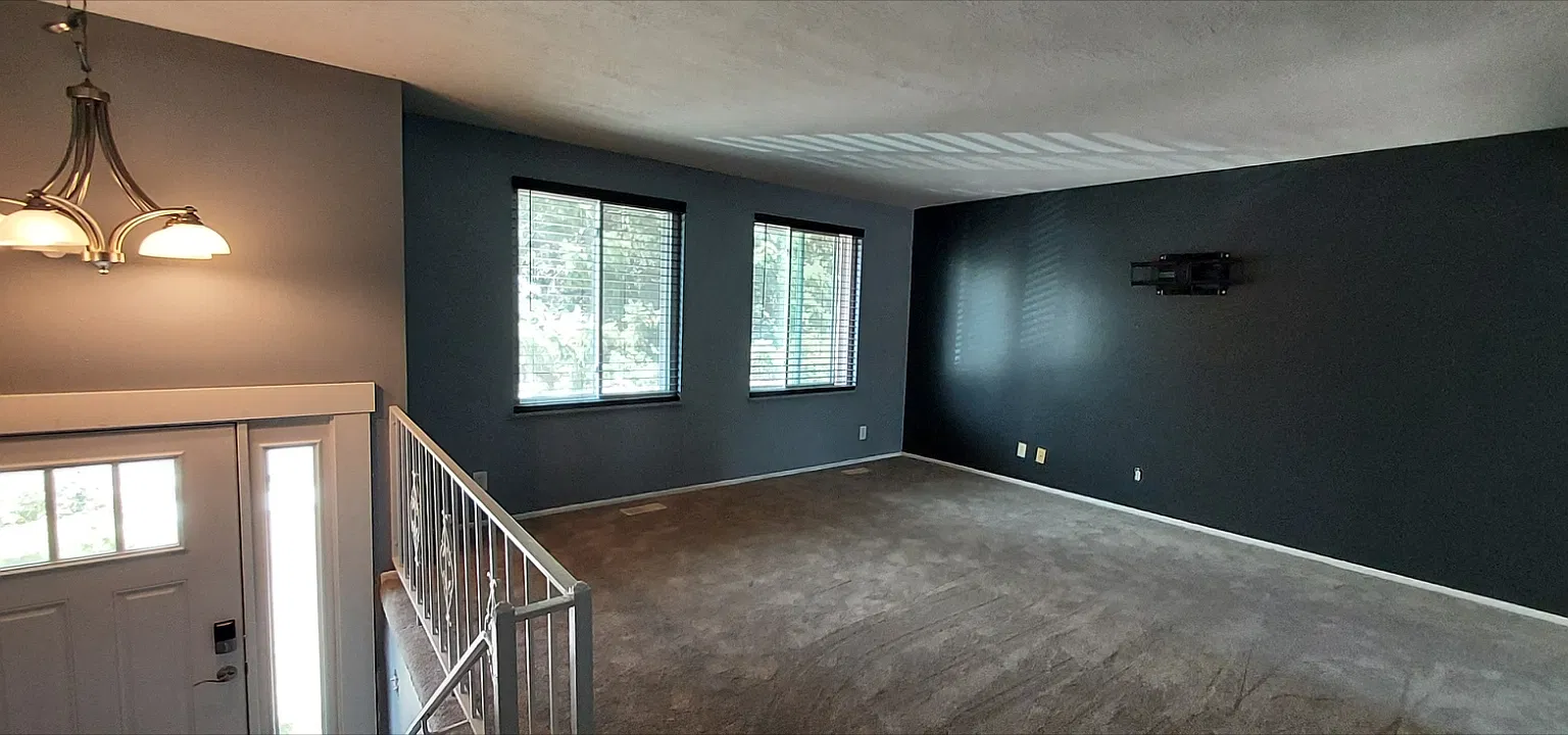 5 bed, 1752 sqft, $500 — Photo 2