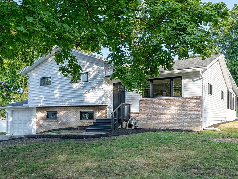 2175 Gale Dr — Photo 4