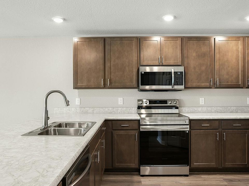 Move-in ready 3 bedroom, open-layout townhome for sale in Winter Haven, FL!