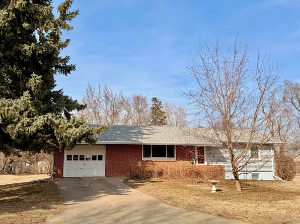 1703 Hickory St, Dakota City, NE 68731