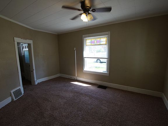 4th image of 902 S 3rd St