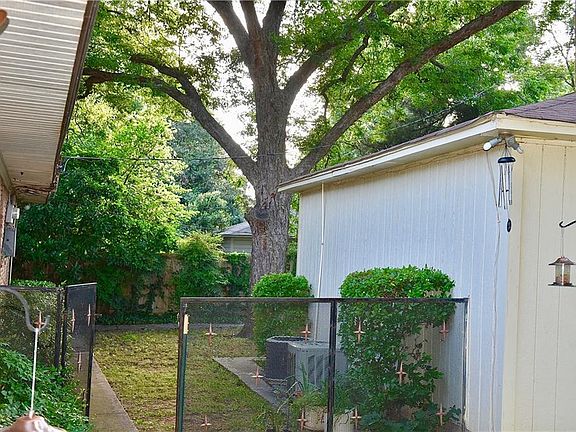 4th image of 10751 Lake Gardens Dr