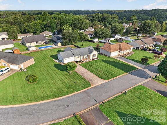 3rd image of 1425 Farmington Hills Dr