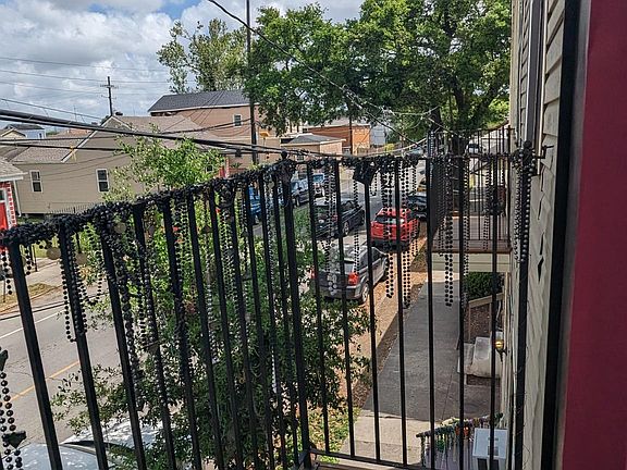 4th image of 2326 Jackson Ave Unit B