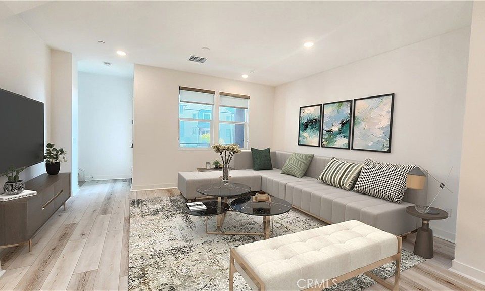 1st image of 1016 Sage Ln