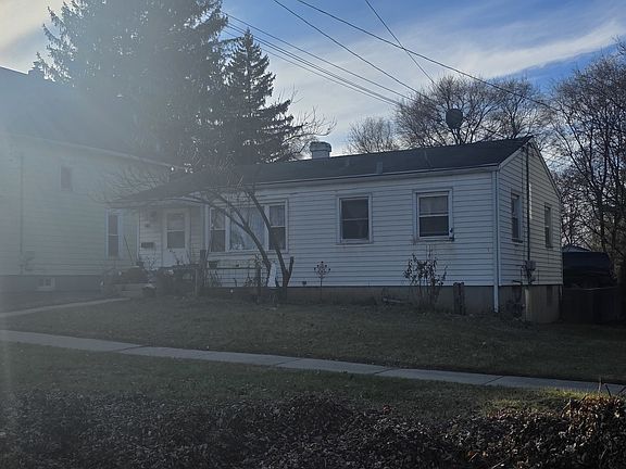 2nd image of 918 Lavoie Ave