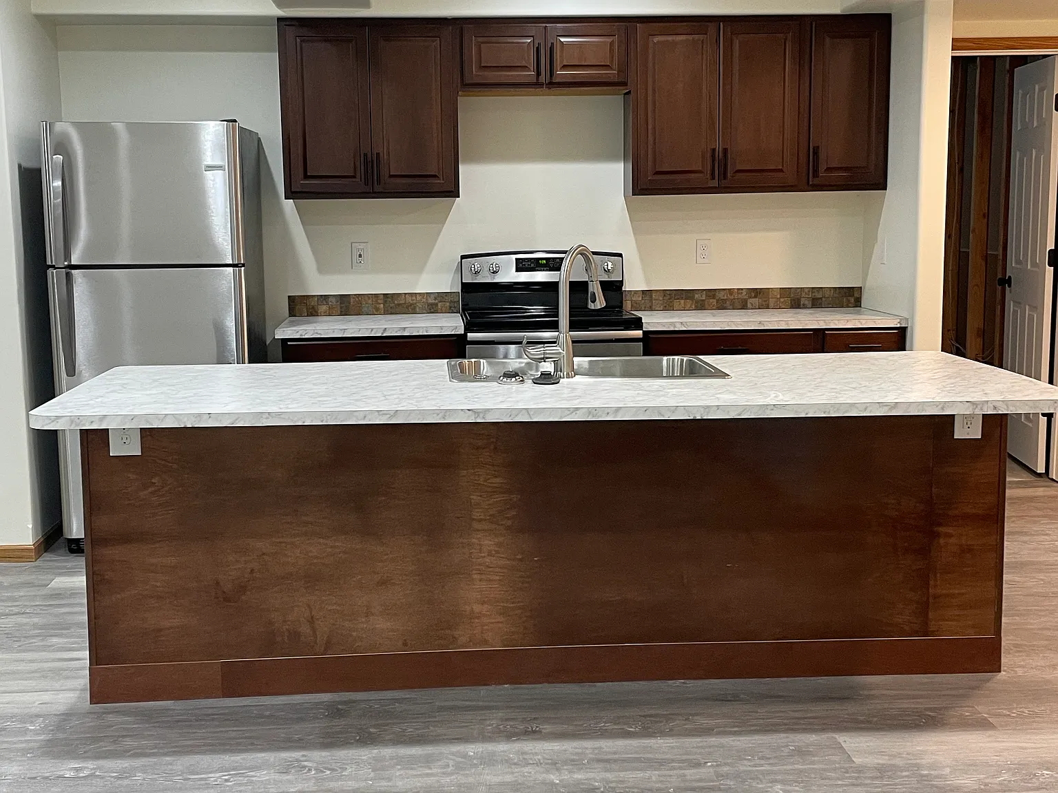 3 bed, 1250 sqft, $1,800 — Photo 2