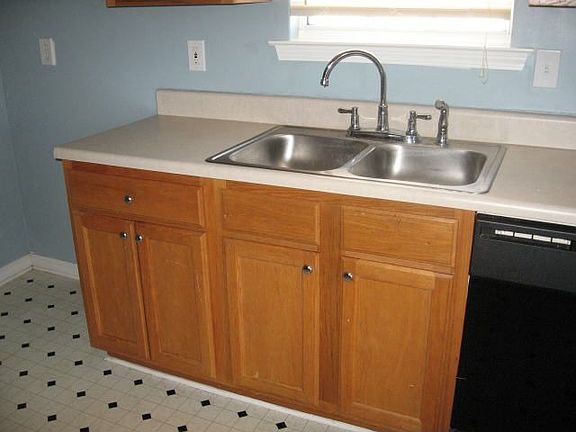 4th image of 5030 Towne Park Dr