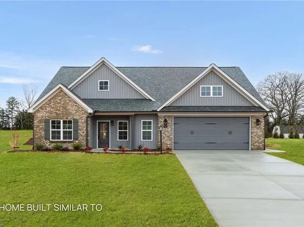 155 Enclave Dr, Clemmons, NC 27012