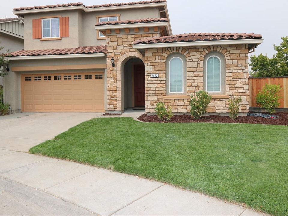 1st image of 2472 Foxcroft Cir