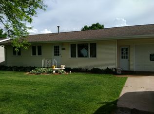 612 3rd Ave E, Coggon, IA 52218