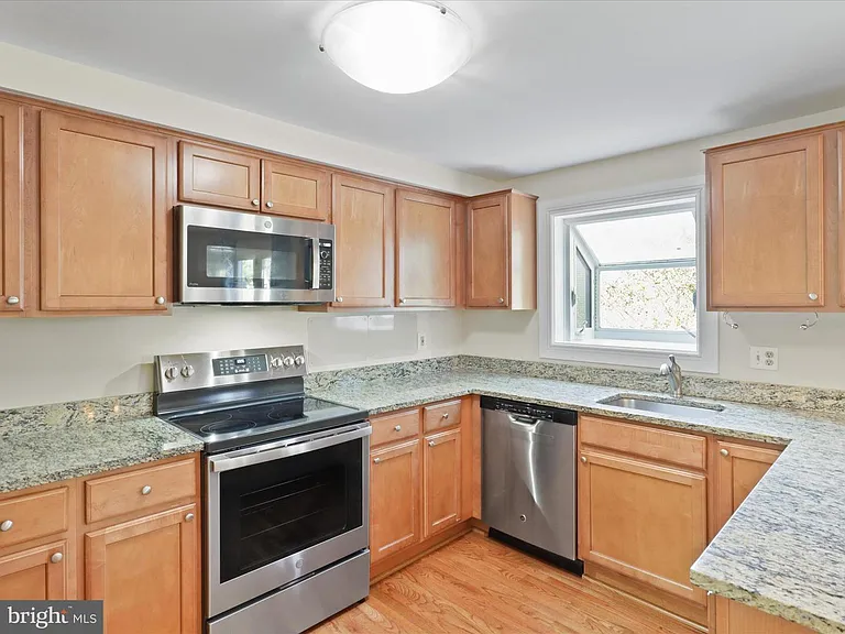 6502 Coachleigh Way — Photo 5