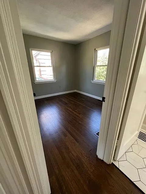 3 bed, 1105 sqft, $2,100 — Photo 4