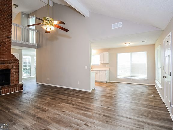 4th image of 492 Crestwood Ct