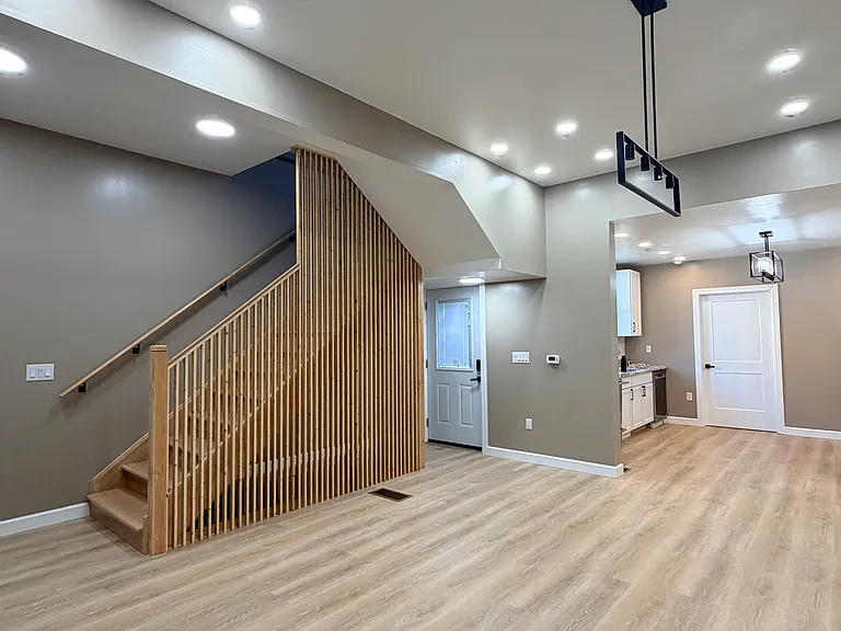 1321 Columbus Ave — Photo 16