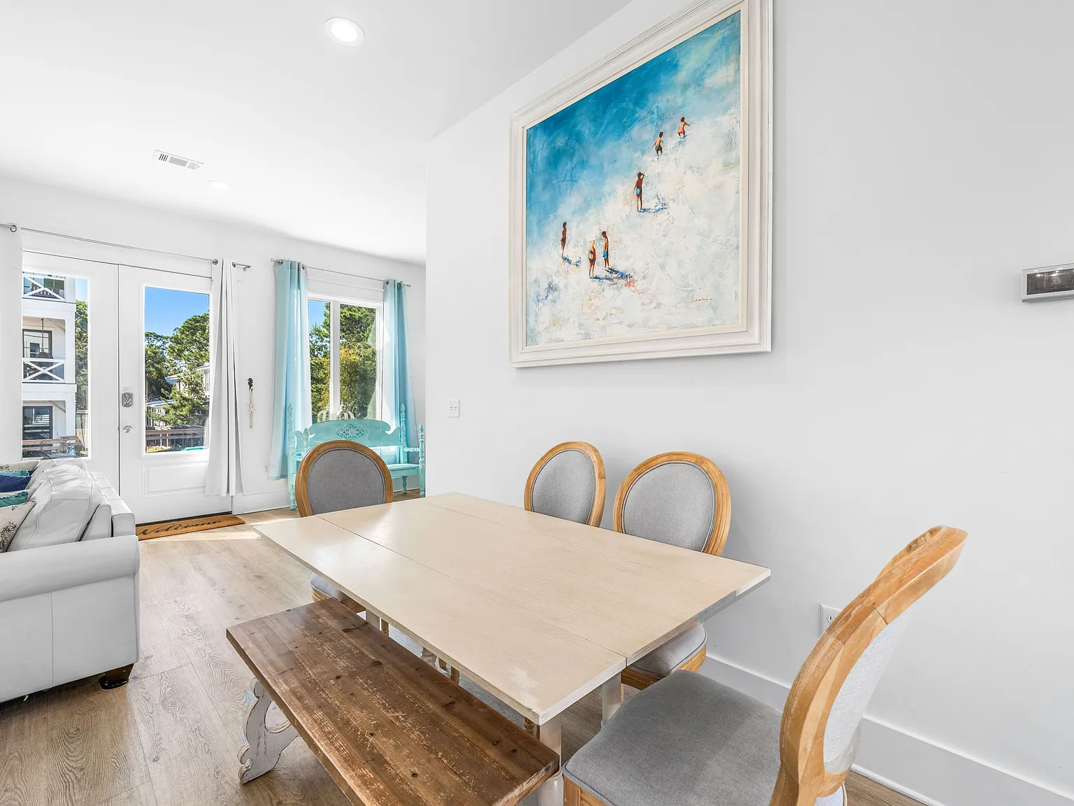 3 bed, 1950 sqft, $4,999 — Photo 2