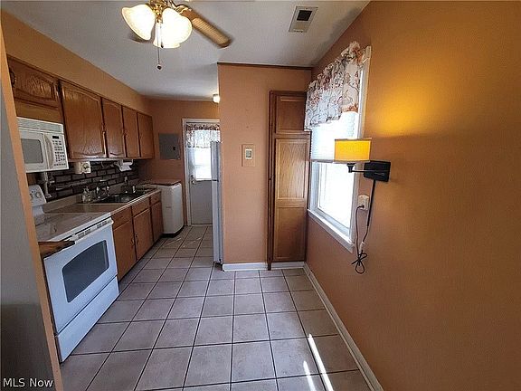 4th image of 37 Broadmore Ave