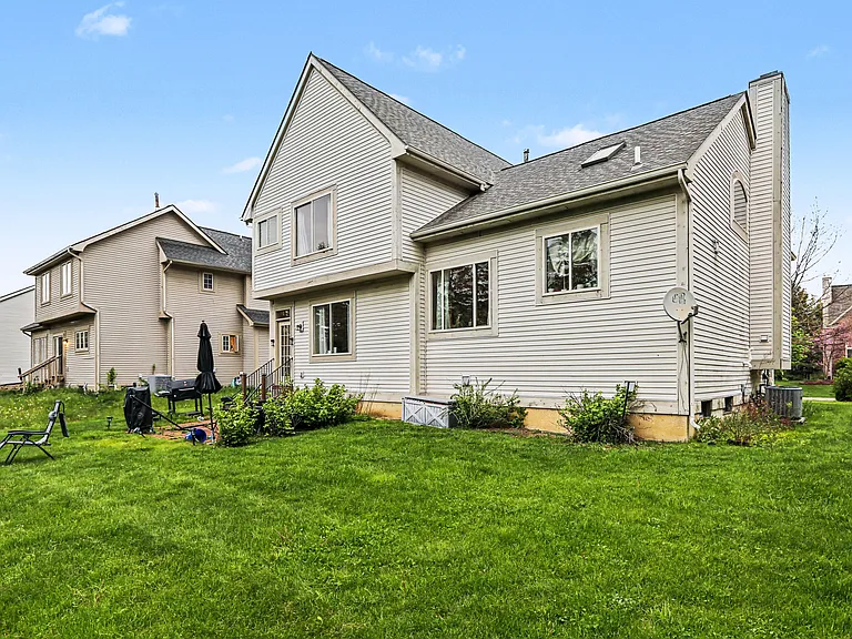 5873 Villa France Ave — Photo 31