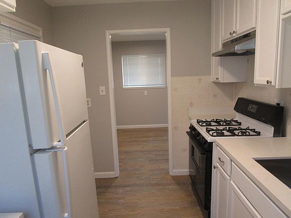 4th image of 219 E Travis Blvd #C
