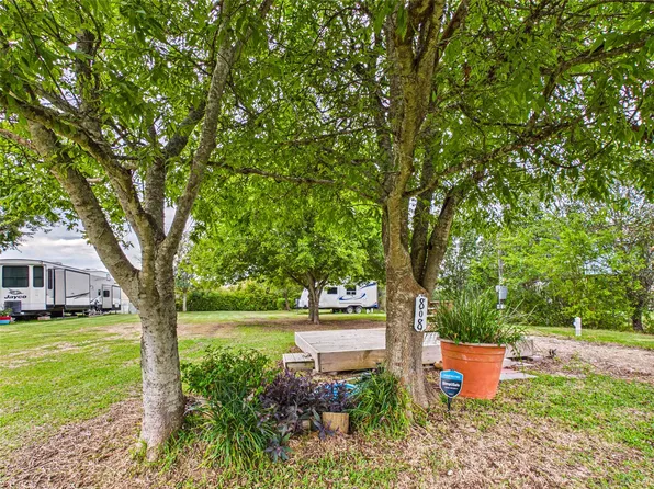808 15th St, San Leon, TX 77539