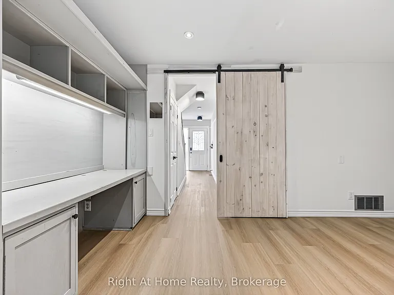109 Brant St — Photo 37