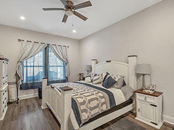 5th image of 9109 Long Branch Dr