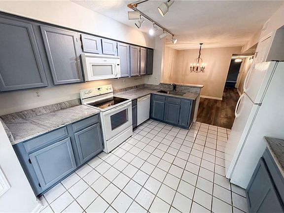 2nd image of 4491 Pineridge Cir