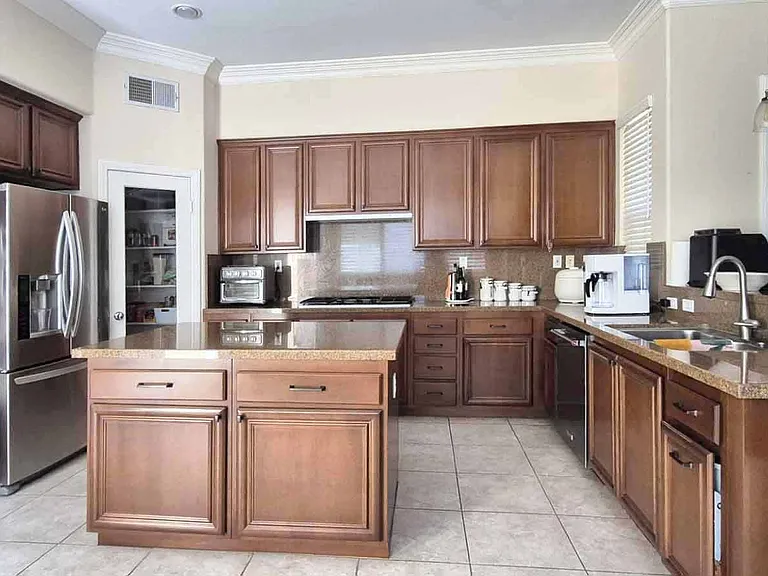 13945 Kerry Ln — Photo 2