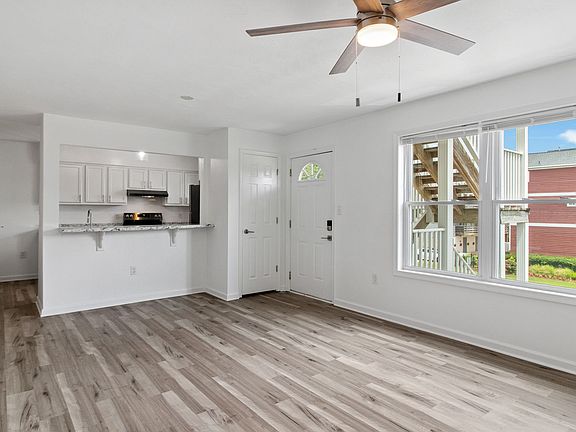 4th image of 9527 3rd Bay St #3