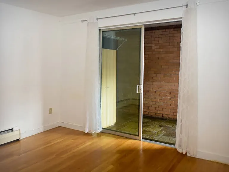 2nd Bedroom w/ enclosed patio
