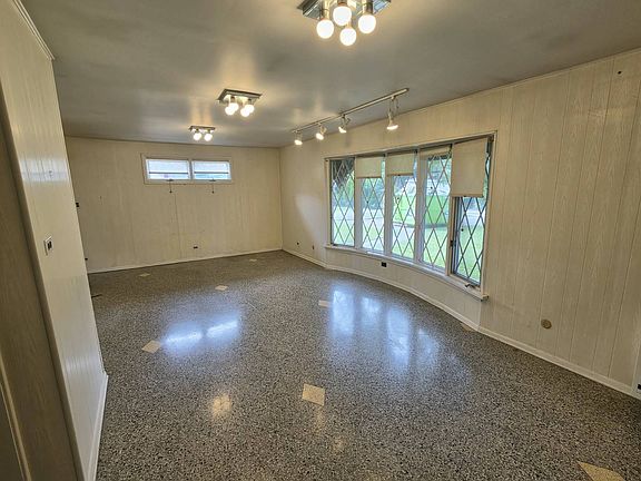 5th image of 8634 Drake Ave