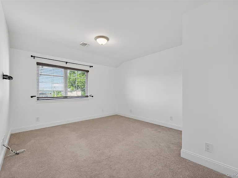 8 Lee Gray Ct — Photo 25