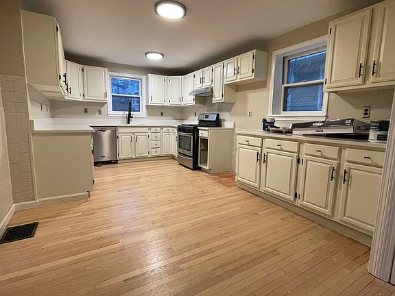 3rd image of 373 Pleasant St