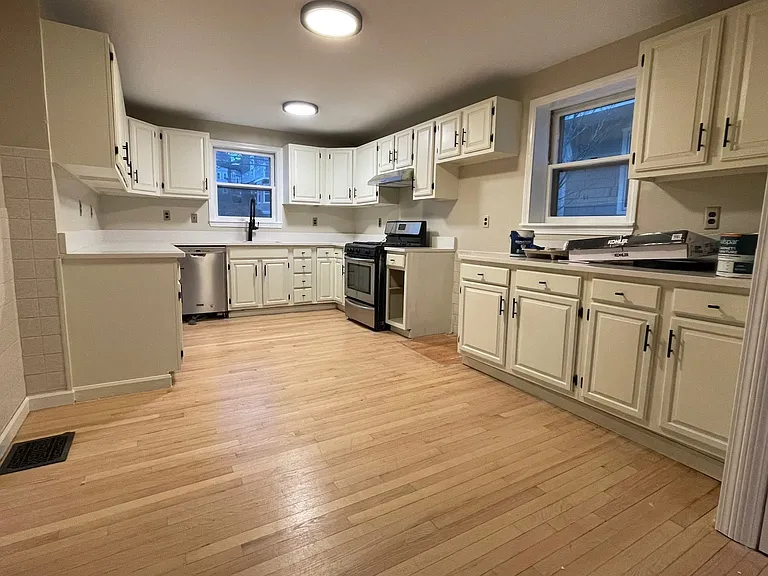 373 Pleasant St — Photo 3