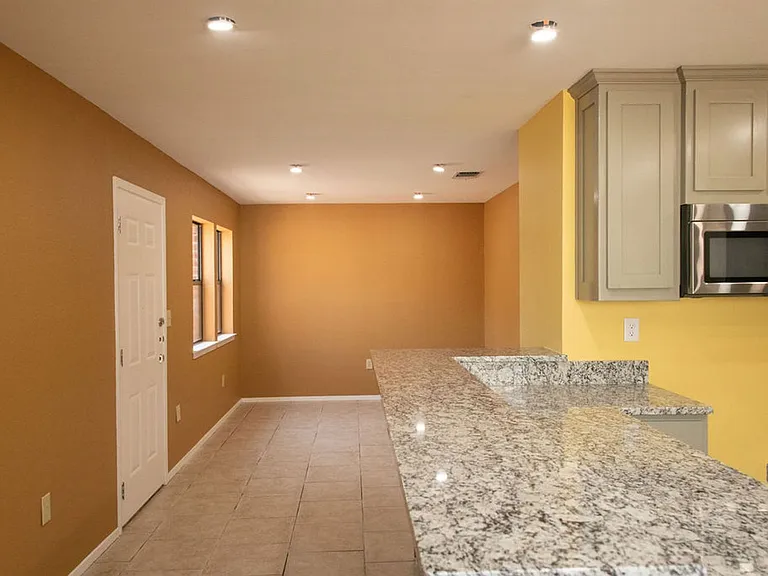 4938 Blue Water Cir — Photo 4