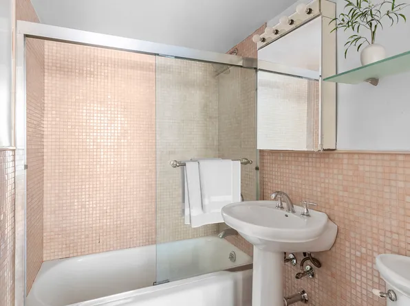 130 East 18th Street image 7 of 12