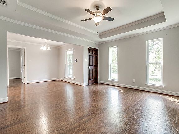 4th image of 402 E Hazelwood St