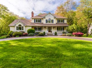 43 Roaring Brook Ln, Shelton, CT 06484